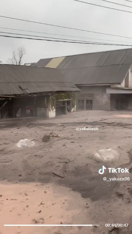 Dampak erupsi Gunung Semeru © 2022 TikTok