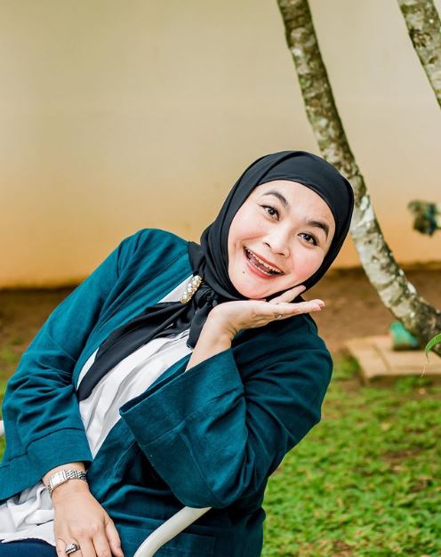 Wanita bareng Eko Patrio kini jualan seblak © 2022 berbagai sumber Wanita bareng Eko Patrio kini jualan seblak © 2022 berbagai sumber