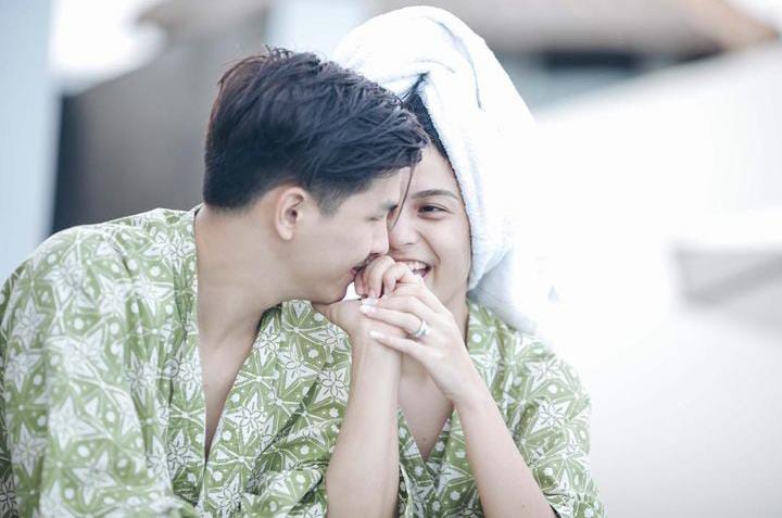 Bulan madu seleb yang cinlok Instagram