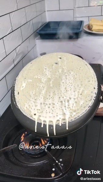 Trik membuat kulit risol agar teksturnya mulus tak berpori, antigagal