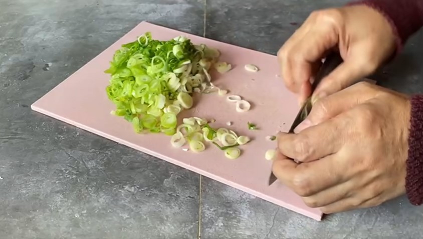 Trik simpel masak telur bebek dadar agar tidak bau amis, enaknya bikin nagih