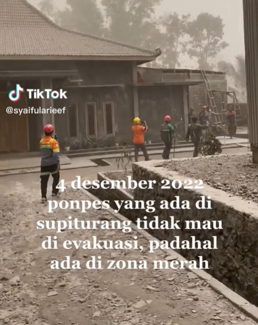 ponpes dekat Gunung Semeru enggan dievakuasi © berbagai sumber