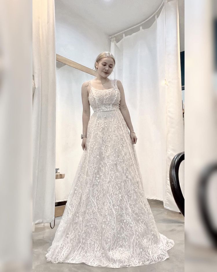 Mawar AFI fitting gaun nikah © berbagai sumber