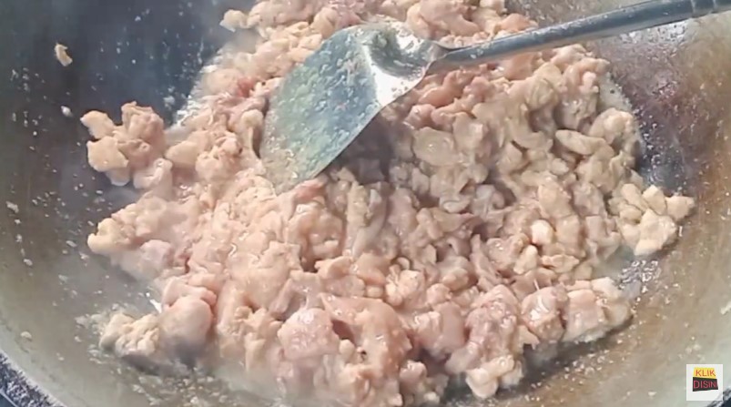 7 Cara membuat topping mi ayam ala pedagang kaki lima, manis dan kental
