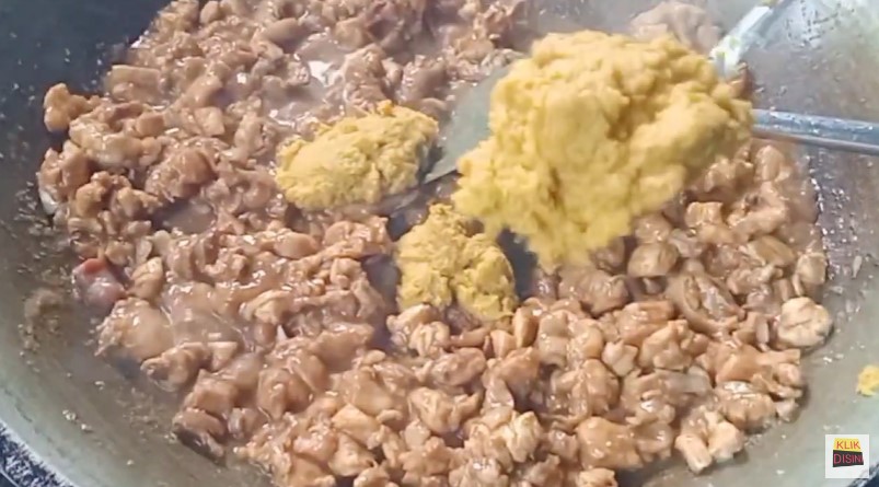 7 Cara membuat topping mi ayam ala pedagang kaki lima, manis dan kental