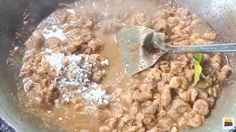 7 Cara membuat topping mi ayam ala pedagang kaki lima, manis dan kental