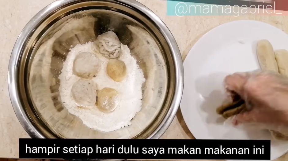 Agar tidak lengket dan meletus, pakai trik ini untuk menggoreng pempek