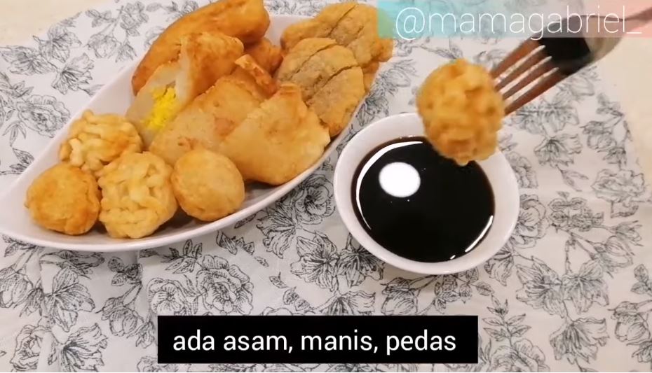 Agar tidak lengket dan meletus, pakai trik ini untuk menggoreng pempek