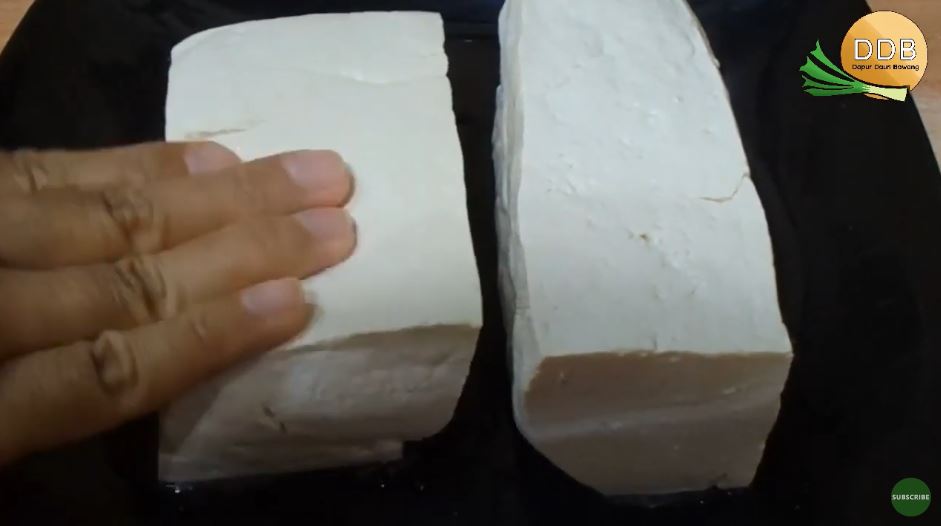 Tahu putih terlalu lunak dan berair? Cara ini bisa bikin teksturnya jadi padat