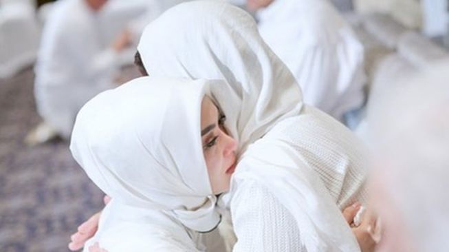 kedekatan syahrini dengan mertua © 2022 brilio.net