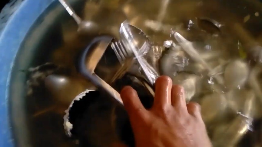 Cara mencuci 3.000 sendok dan garpu dengan cepat, auto bersih tanpa ribet