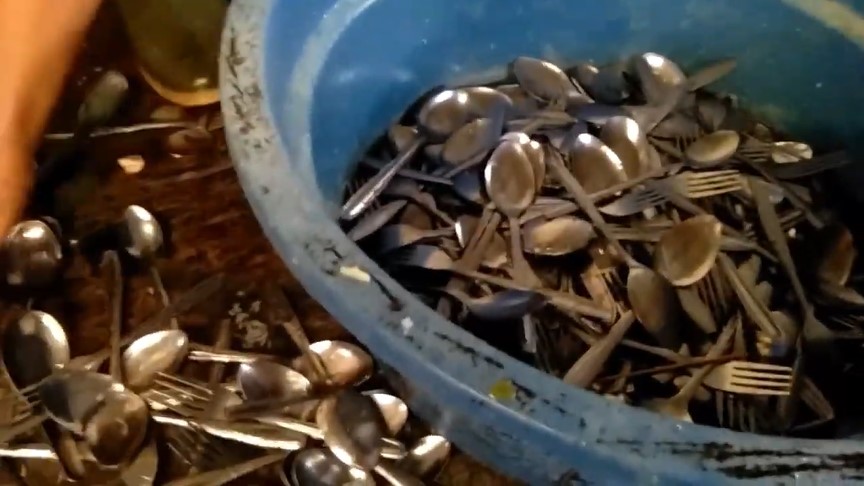 Cara mencuci 3.000 sendok dan garpu dengan cepat, auto bersih tanpa ribet