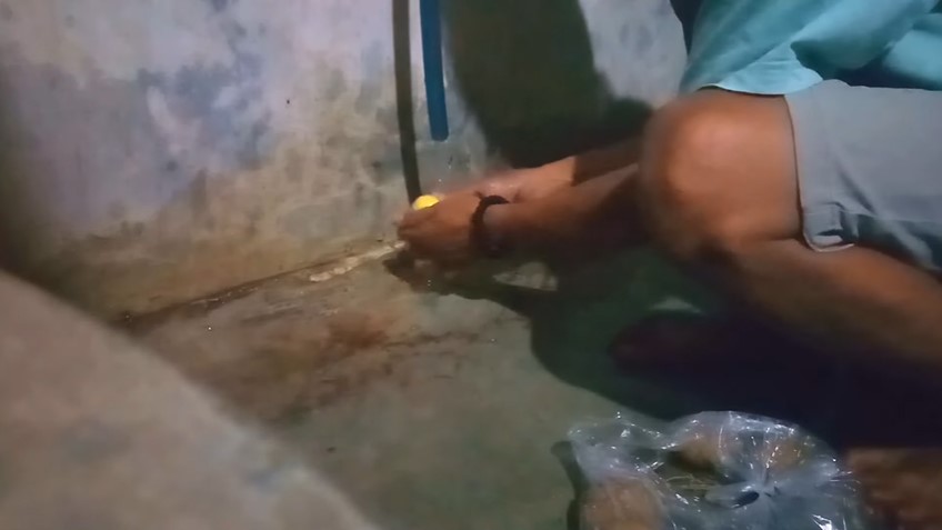 Tak perlu direbus dulu, ini trik mudah kupas kulit kentang tanpa pisau