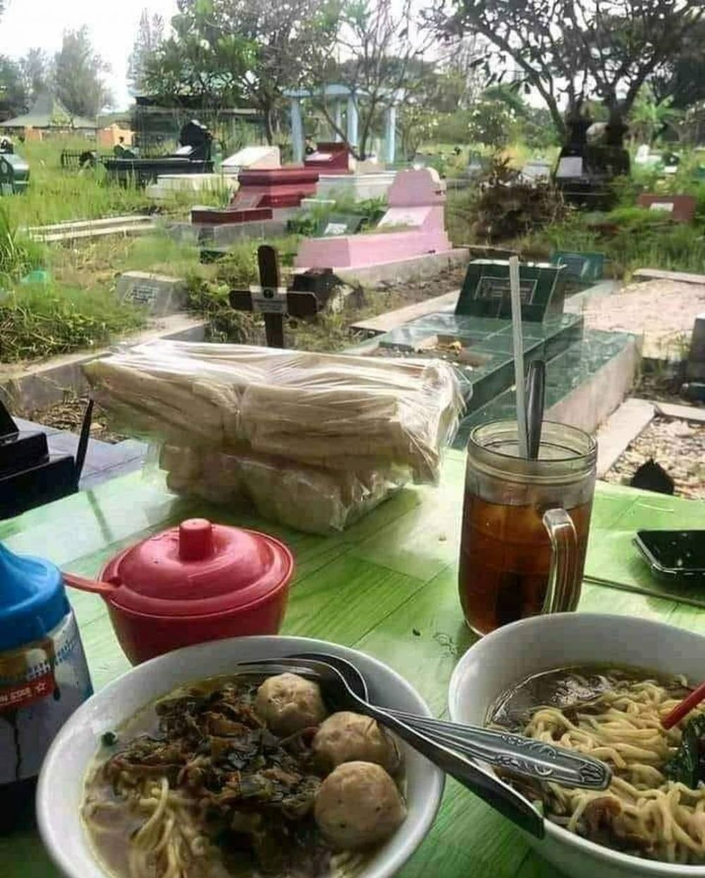 penampakan warung makan nyeleneh © berbagai sumber