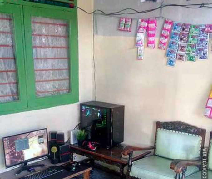 penampakan warung makan nyeleneh © berbagai sumber