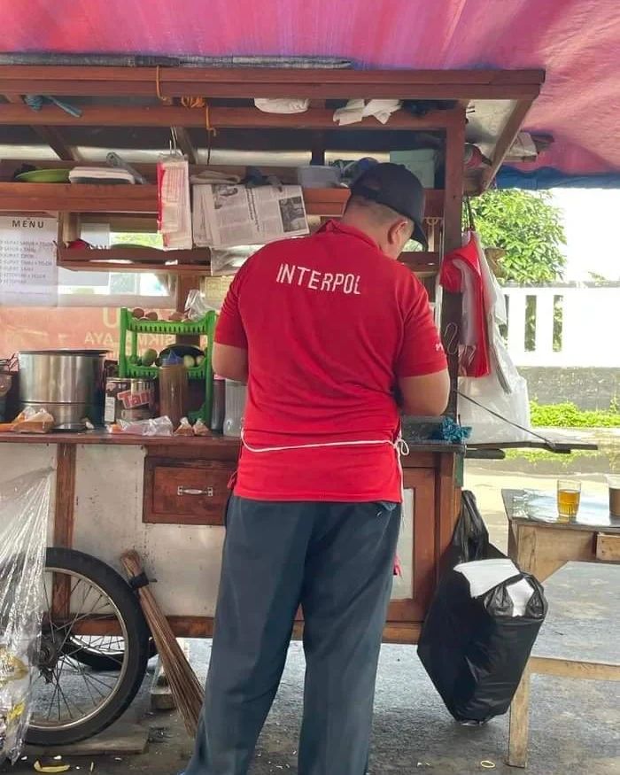 baju pedagang yang bikin pembeli tepuk jidat © berbagai sumber