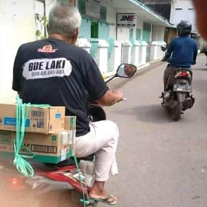 baju pedagang yang bikin pembeli tepuk jidat © berbagai sumber