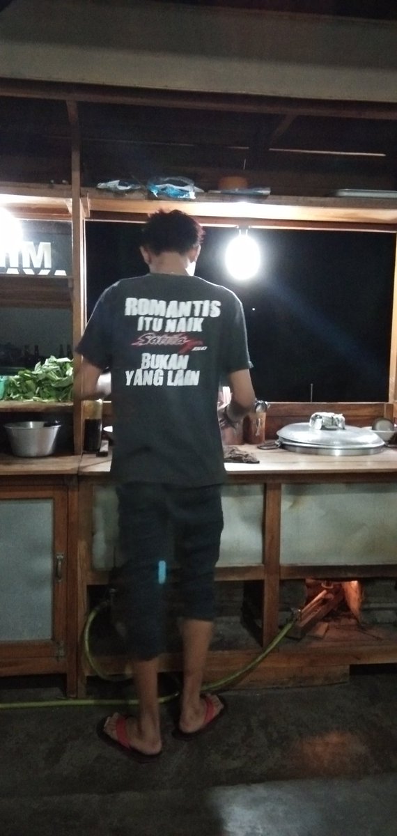 baju pedagang yang bikin pembeli tepuk jidat © berbagai sumber