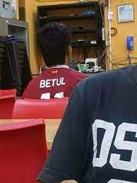 baju pedagang yang bikin pembeli tepuk jidat © berbagai sumber