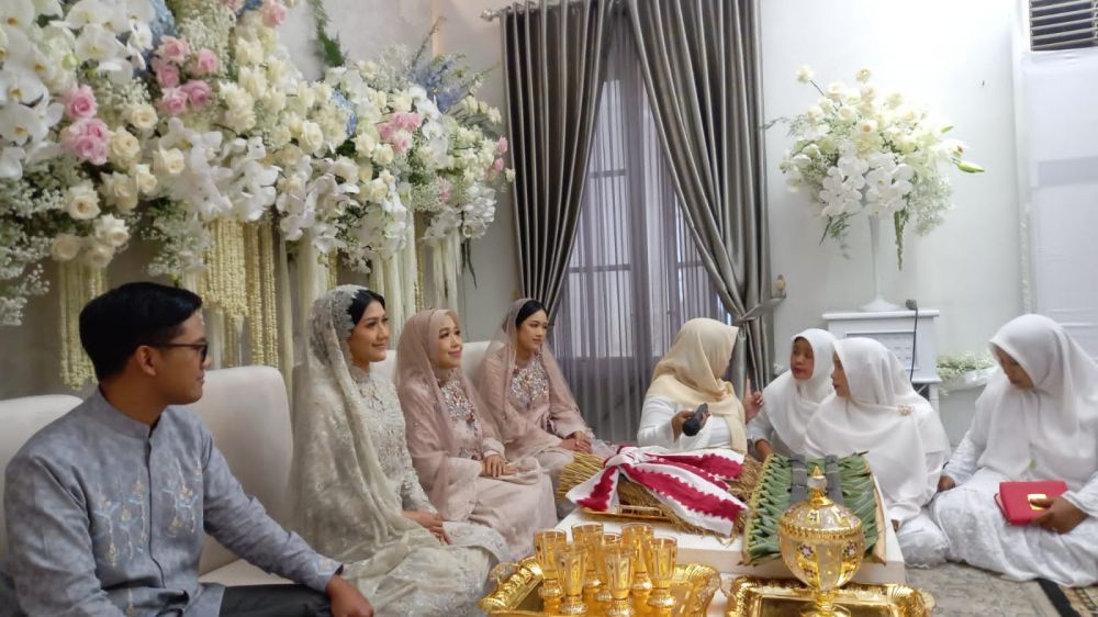 Potret kakak Erina Gudono Berbagai sumber Potret kakak Erina Gudono Berbagai sumber