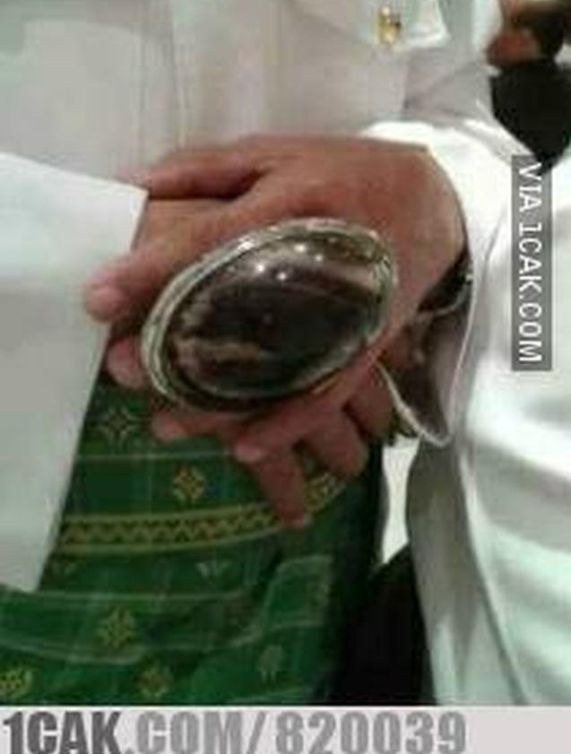 Cincin nyeleneh Berbagai sumber