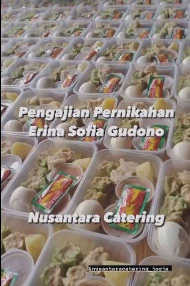 5 Isi hampers makanan pengajian Erina Gudono, komplet dan menggugah selera
