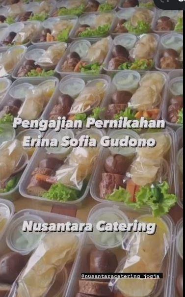 5 Isi hampers makanan pengajian Erina Gudono, komplet dan menggugah selera