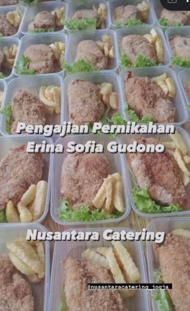 5 Isi hampers makanan pengajian Erina Gudono, komplet dan menggugah selera