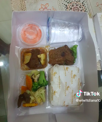 5 Isi hampers makanan pengajian Erina Gudono, komplet dan menggugah selera