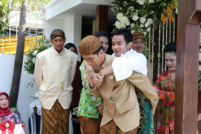 jokowi iriana di siraman anaknya © berbagai sumber