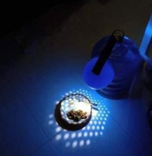 Tingkah nyeleneh orang pasang lampu © 2022 Instagram 