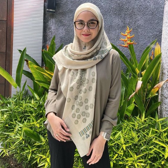 Saudara tiri Nia Ramadhani © Instagram