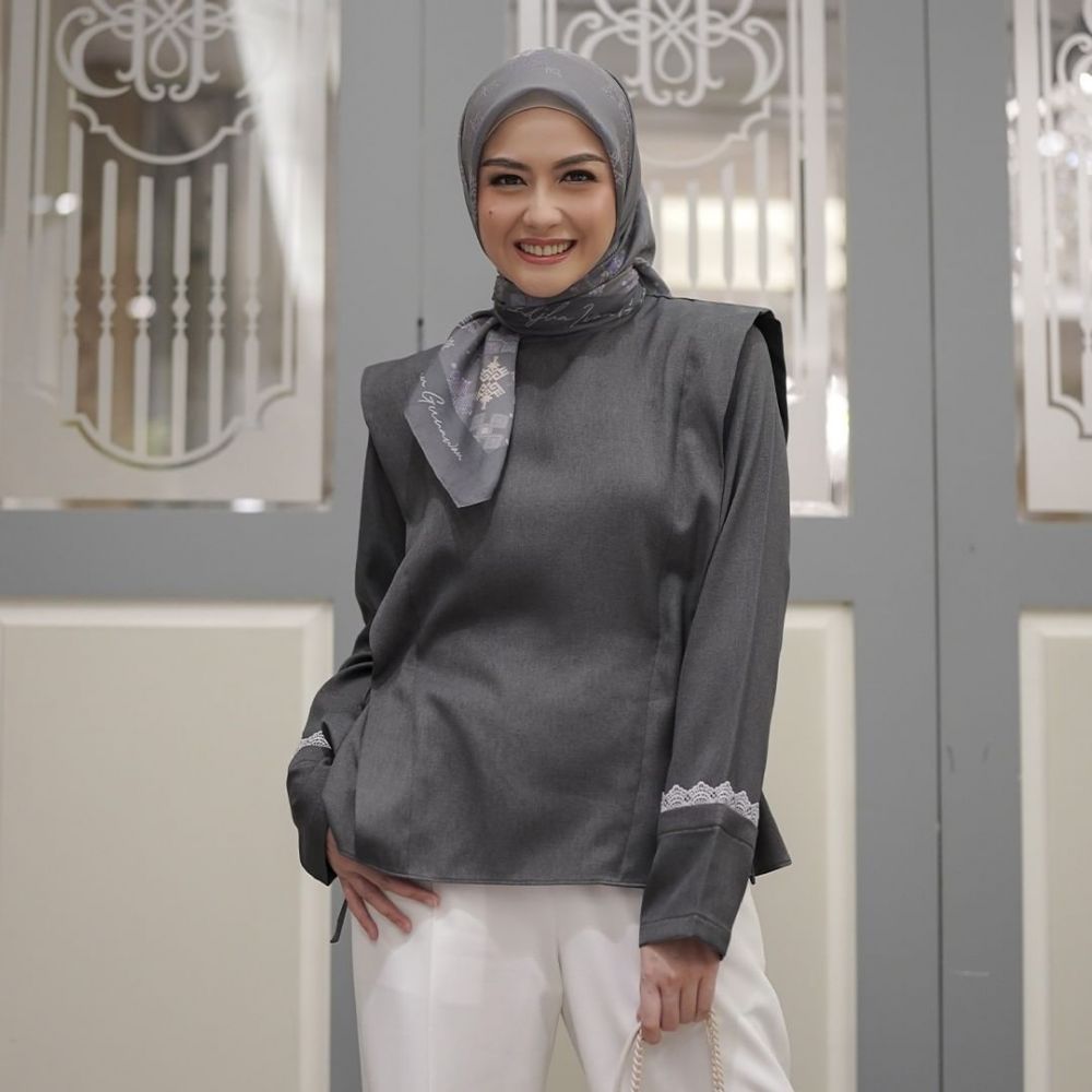 Saudara tiri Nia Ramadhani © Instagram