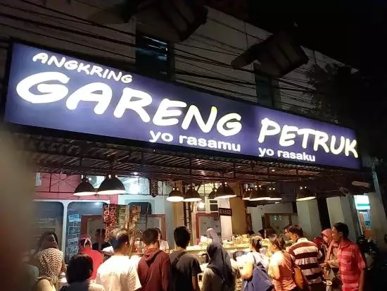 kalimat galau di spanduk jualan © berbagai sumber