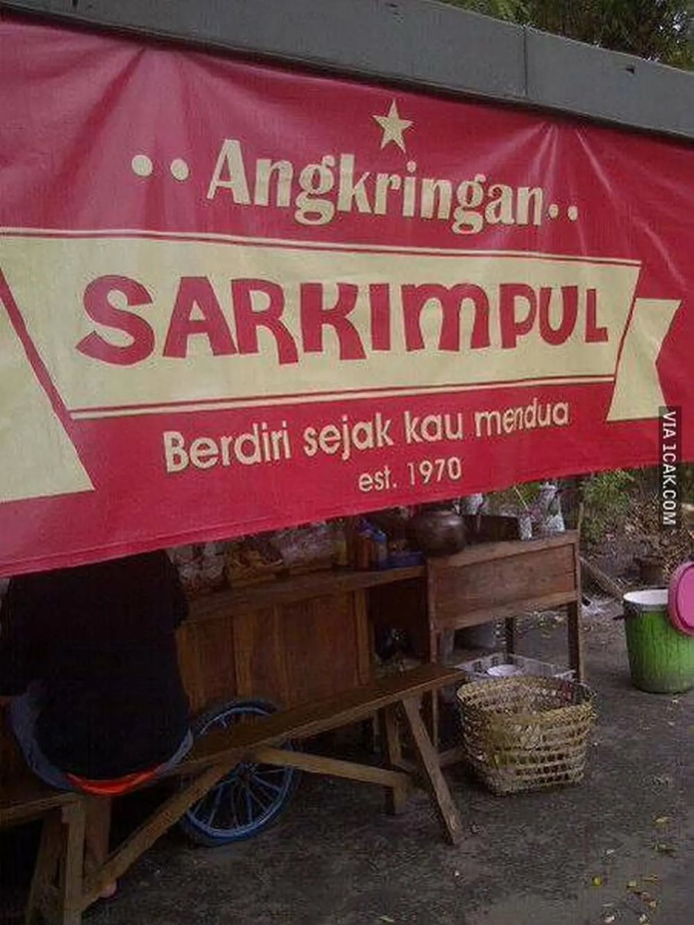 kalimat galau di spanduk jualan © berbagai sumber