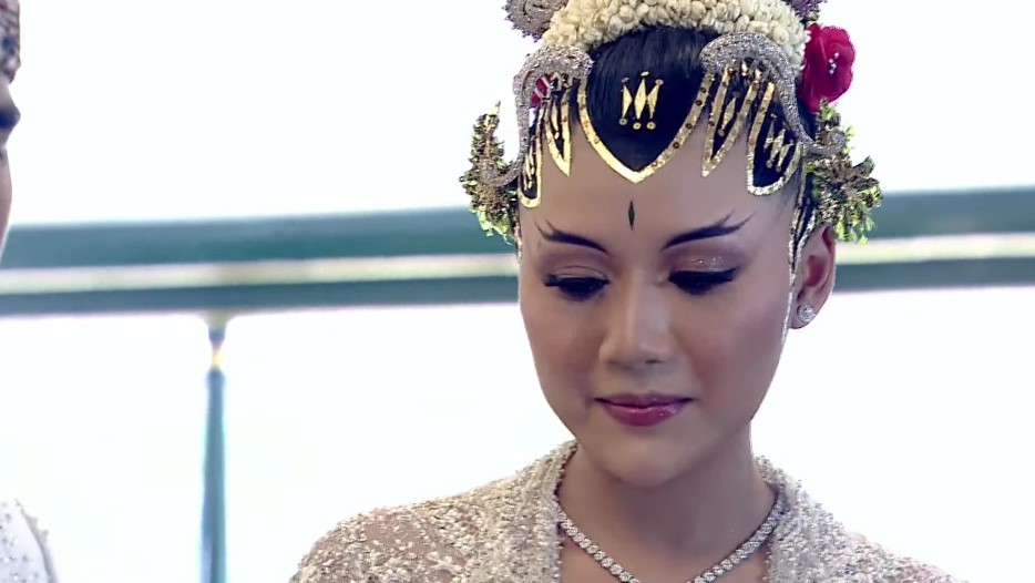 Makeup Erina akad dan panggih YouTube