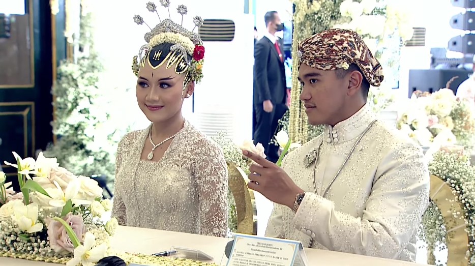 Makeup Erina akad dan panggih YouTube