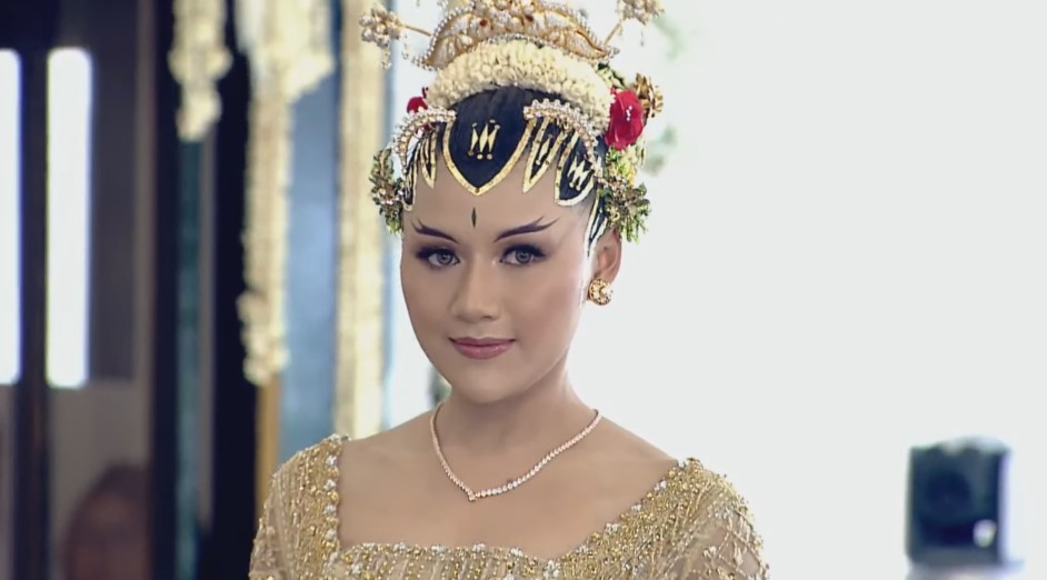 Makeup Erina akad dan panggih YouTube