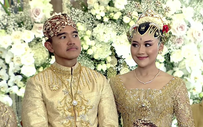 Penampilan Erina temu panggih YouTube Penampilan Erina temu panggih YouTube