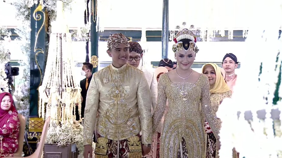 Penampilan Erina temu panggih YouTube Penampilan Erina temu panggih YouTube