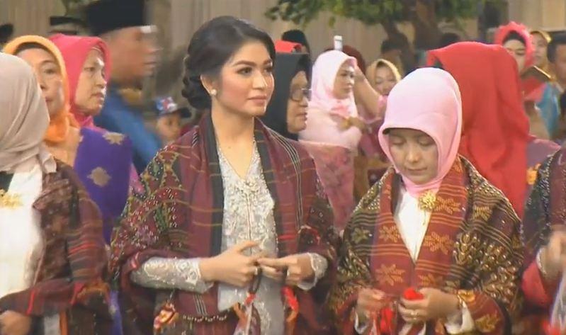 Selvi Ananda di nikah dua adik Gibran © berbagai sumber Selvi Ananda di nikah dua adik Gibran © berbagai sumber