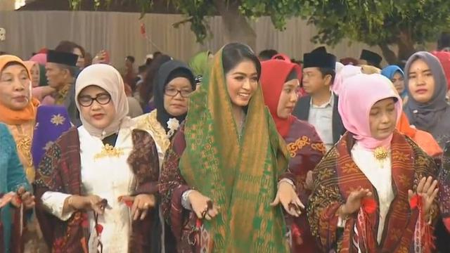 Selvi Ananda di nikah dua adik Gibran © berbagai sumber Selvi Ananda di nikah dua adik Gibran © berbagai sumber