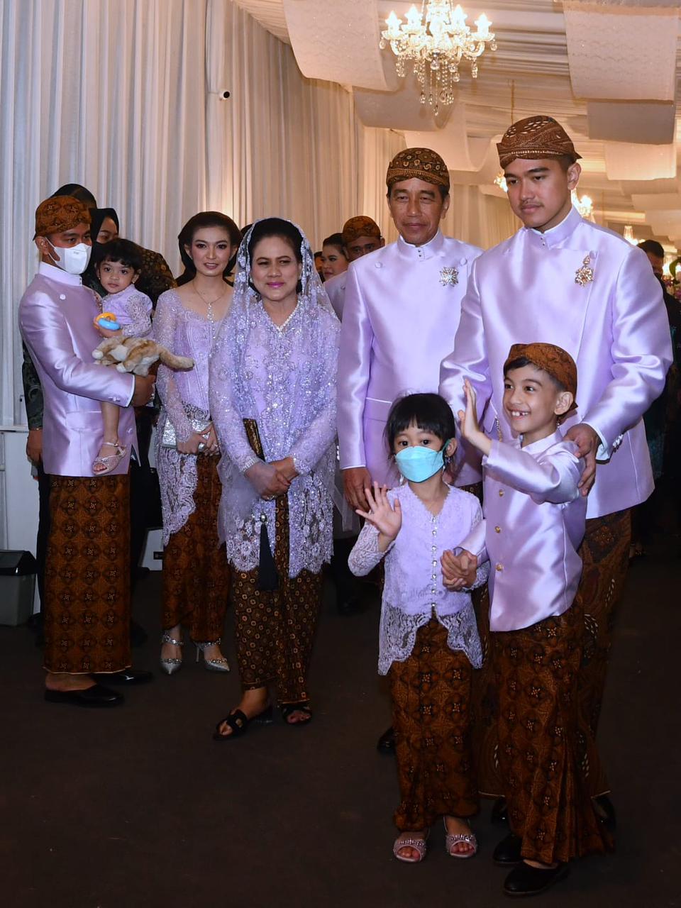 Selvi Ananda di nikah dua adik Gibran © berbagai sumber Selvi Ananda di nikah dua adik Gibran © berbagai sumber