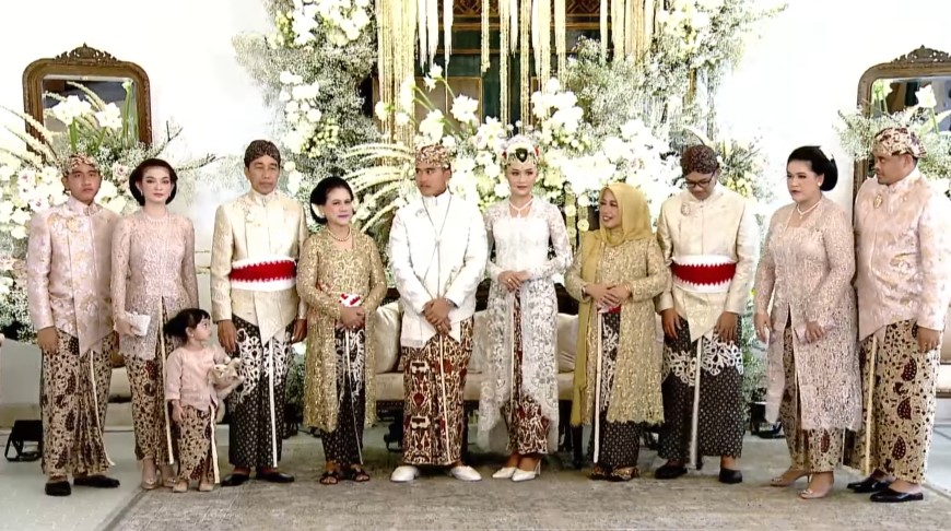 Selvi Ananda di nikah dua adik Gibran © berbagai sumber Selvi Ananda di nikah dua adik Gibran © berbagai sumber