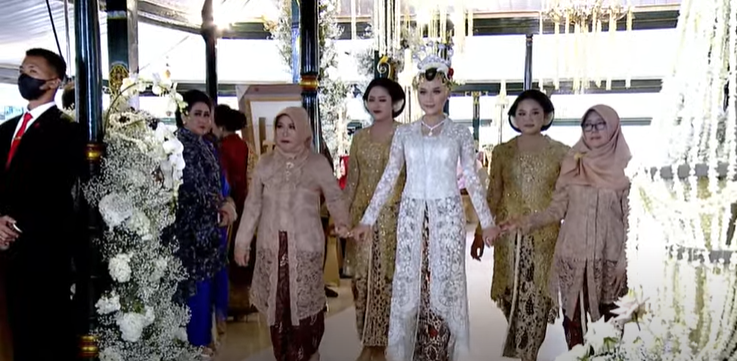 penampilan saudara Erina © 2022 brilio.net