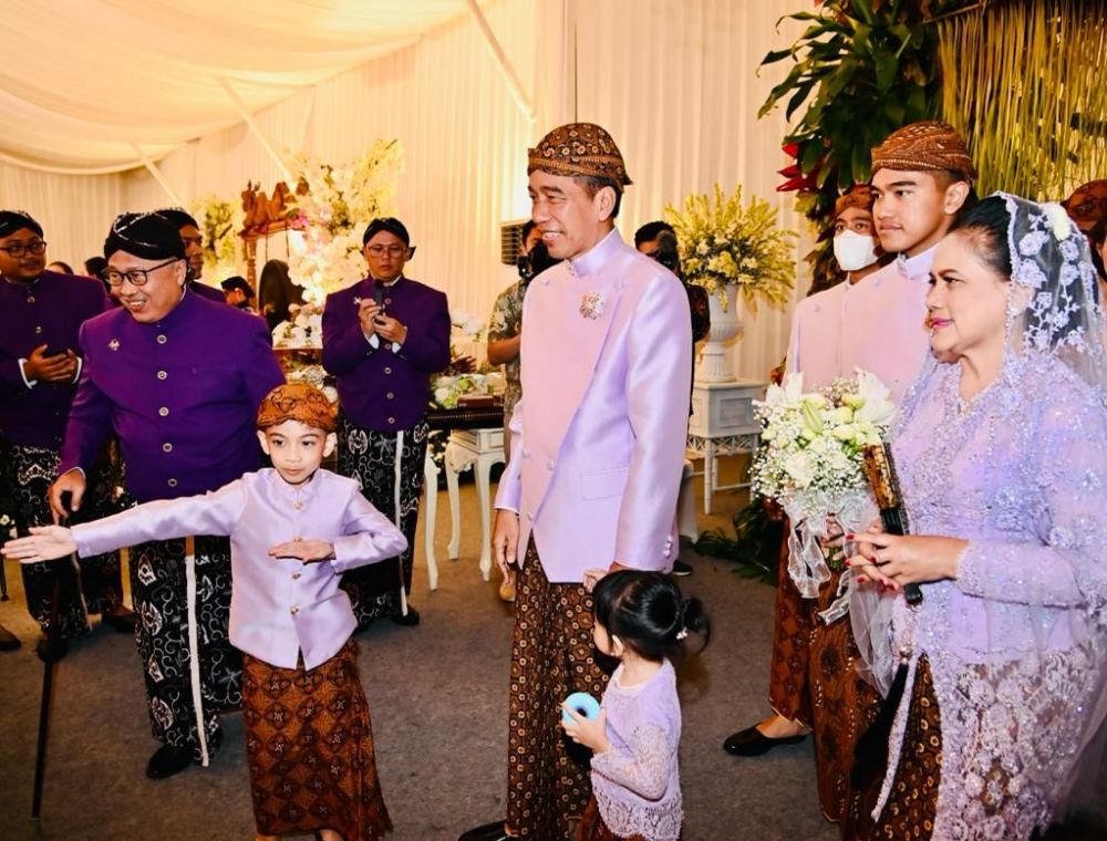 Aksi lucu Jan Ethes di rangkaian pernikahan Kaesang-Erina Rusman