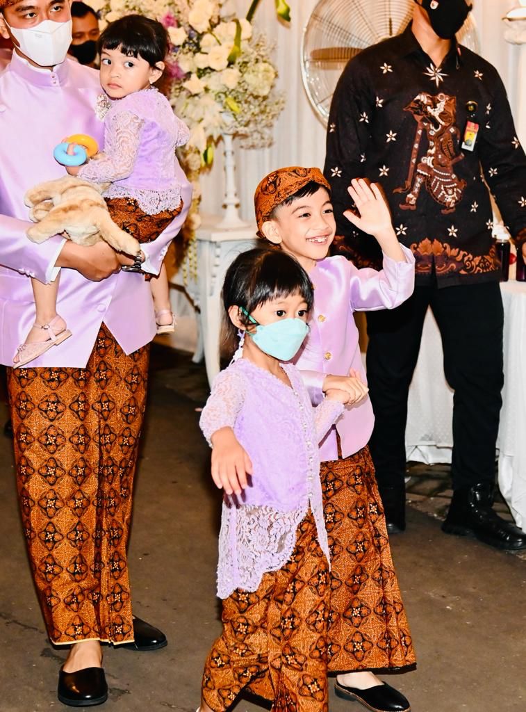 Aksi lucu Jan Ethes di rangkaian pernikahan Kaesang-Erina Rusman