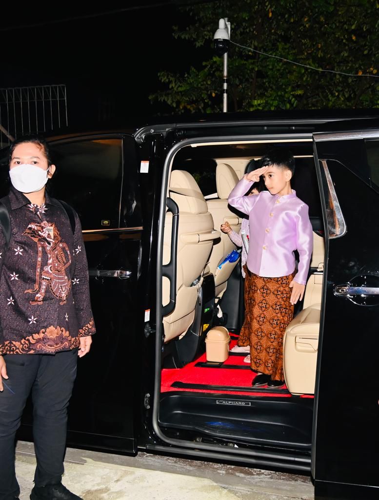 Aksi lucu Jan Ethes di rangkaian pernikahan Kaesang-Erina Rusman