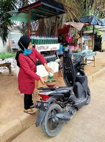 Tulisan typo di penjual bensin © berbagai sumber Tulisan typo di penjual bensin © berbagai sumber