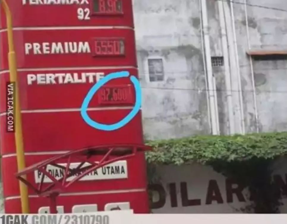 Tulisan typo di penjual bensin © berbagai sumber Tulisan typo di penjual bensin © berbagai sumber